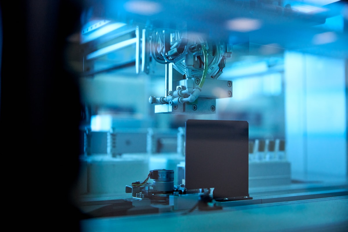 Équipement de laboratoire industriel en fonctionnement